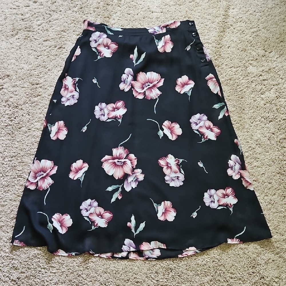 SAG Harbor Black Floral Skirt, Size L Petite
